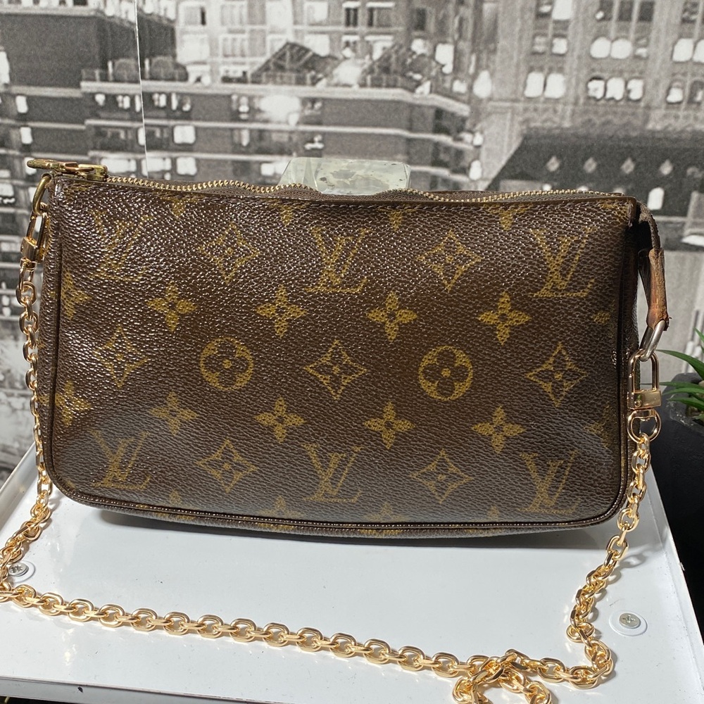 Authentic Louis Vuitton Pochette Monogram Accessories Bag - Picture 7 of 17